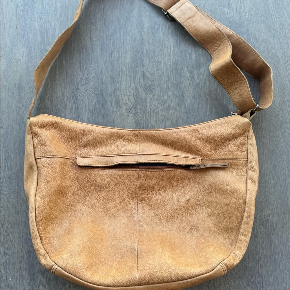 Vilenca Holland Hobo Bag with Slouchy Design and Adjustable Strap - Picture 8 of 8